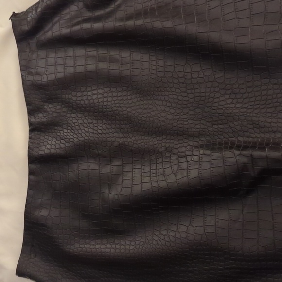 Snakeskin mini skirt - Picture 2 of 5